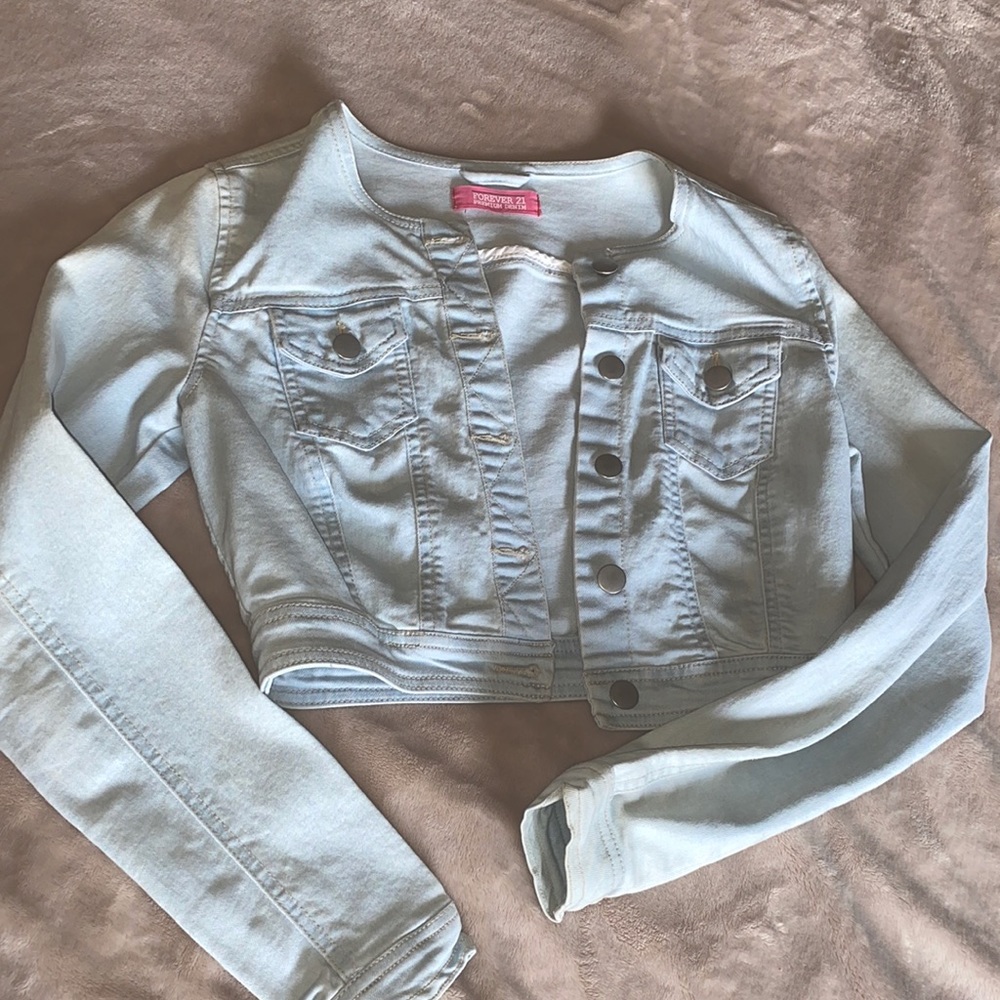 Cropped denim jacket.